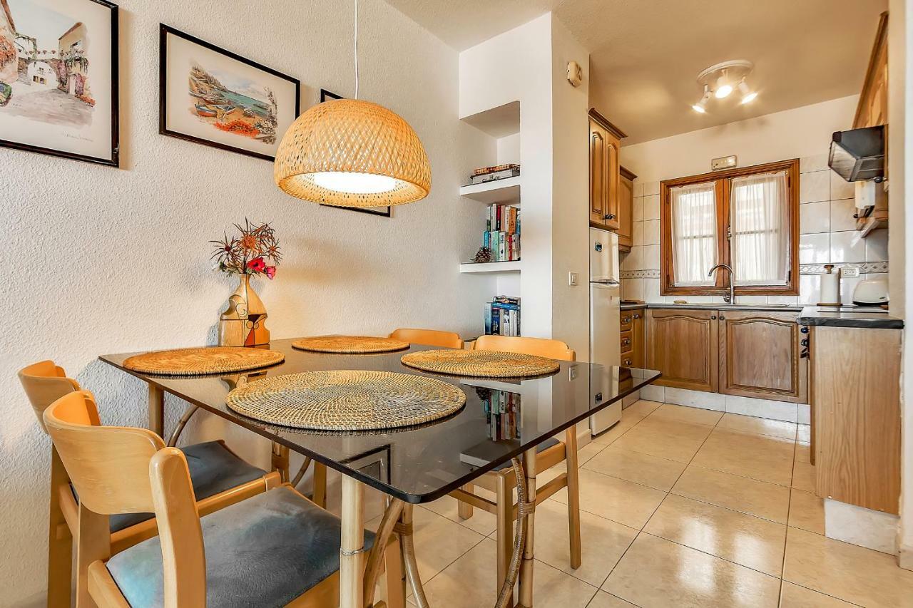 First line beach front 2 bedroom apartment Los Gigantes Santiago del Teide Extérieur photo