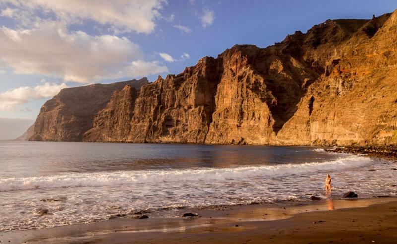 First line beach front 2 bedroom apartment Los Gigantes Santiago del Teide Extérieur photo